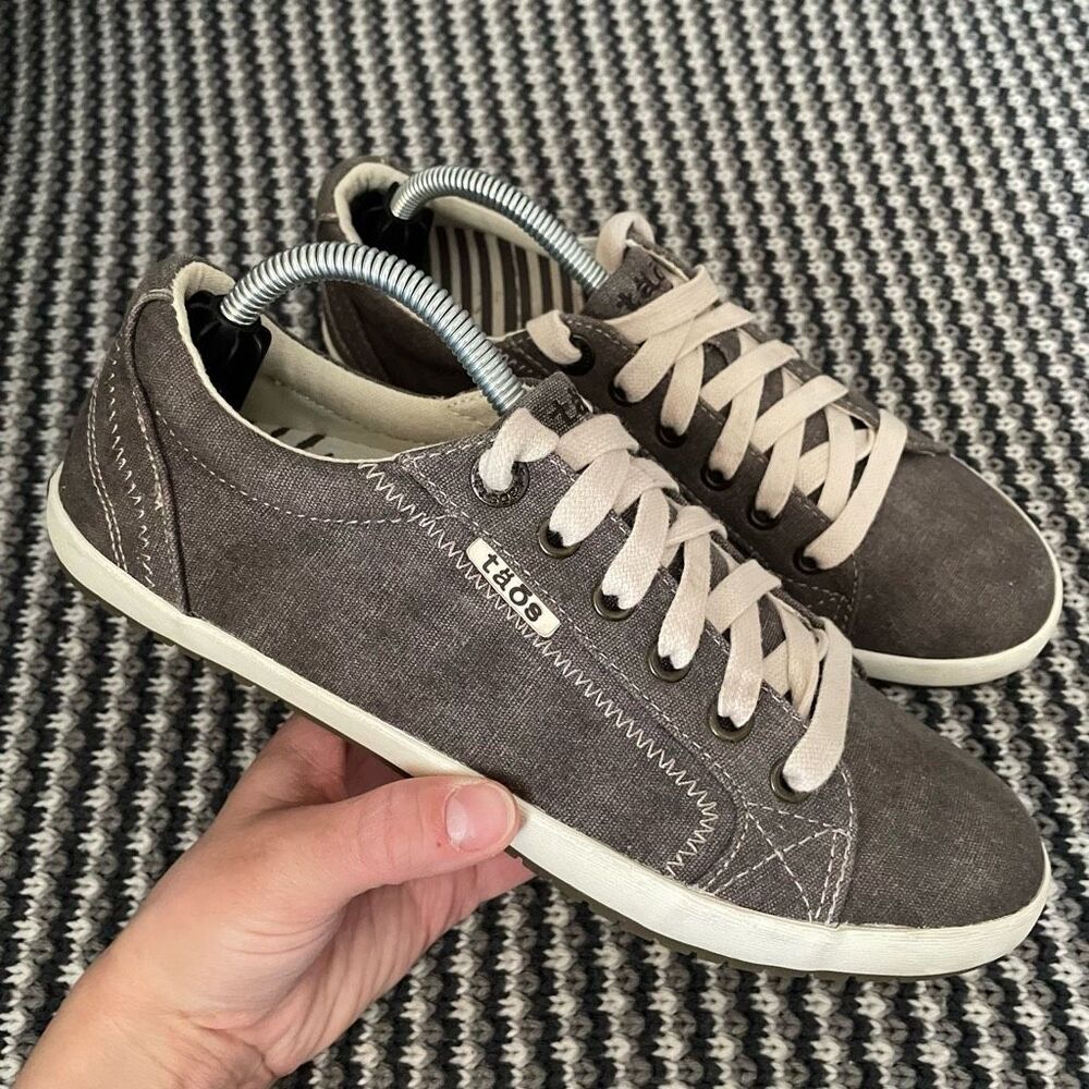 Taos grey lace up sneaker women’s shoe size 7.5